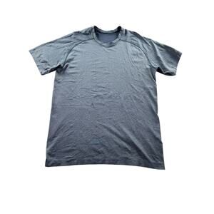 lululemon Metal Vent Tech Mens Size Medium Blue Striped Short Sleeve Workout